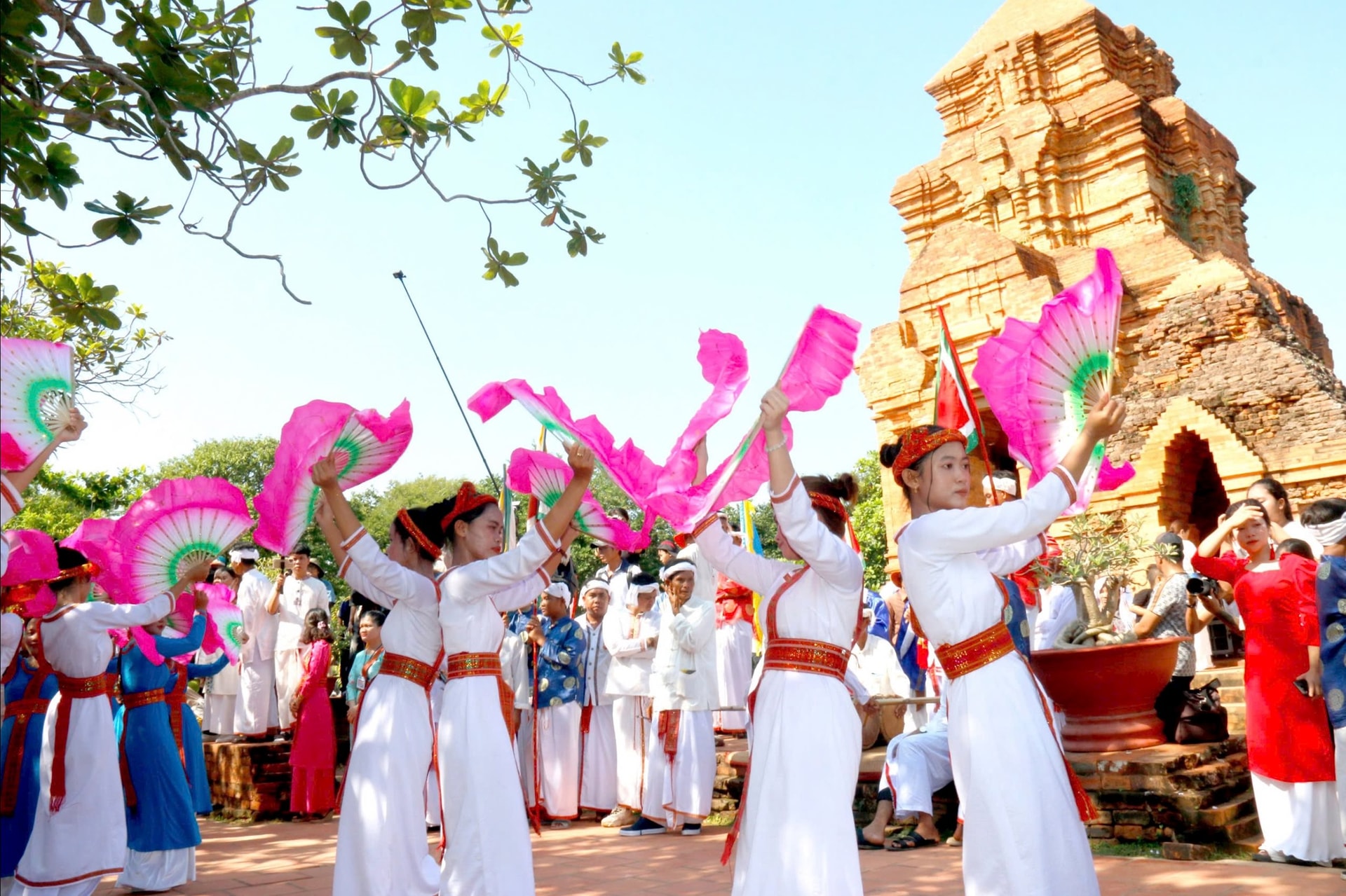 Miễn phí vé tham quan Tháp Pô Sah Inư cho người dân