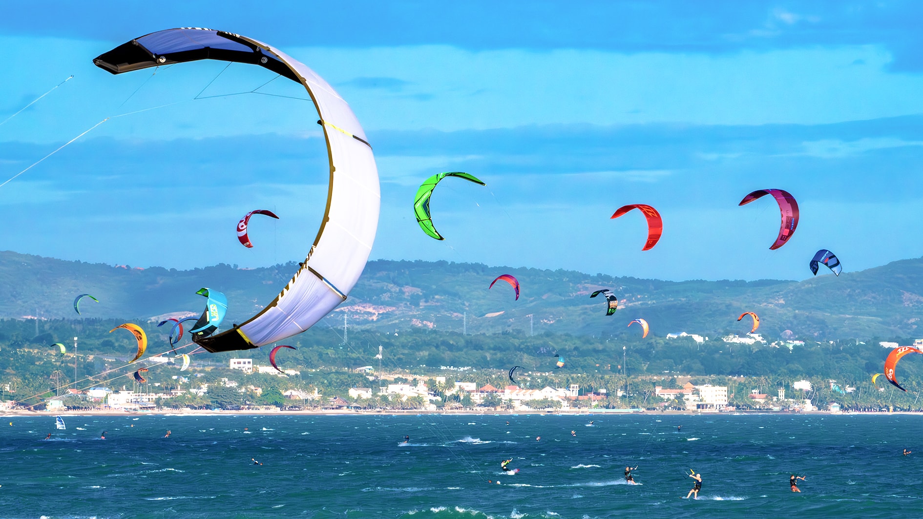 Từ sự kiện “trên trời” đến hành trình vươn mình