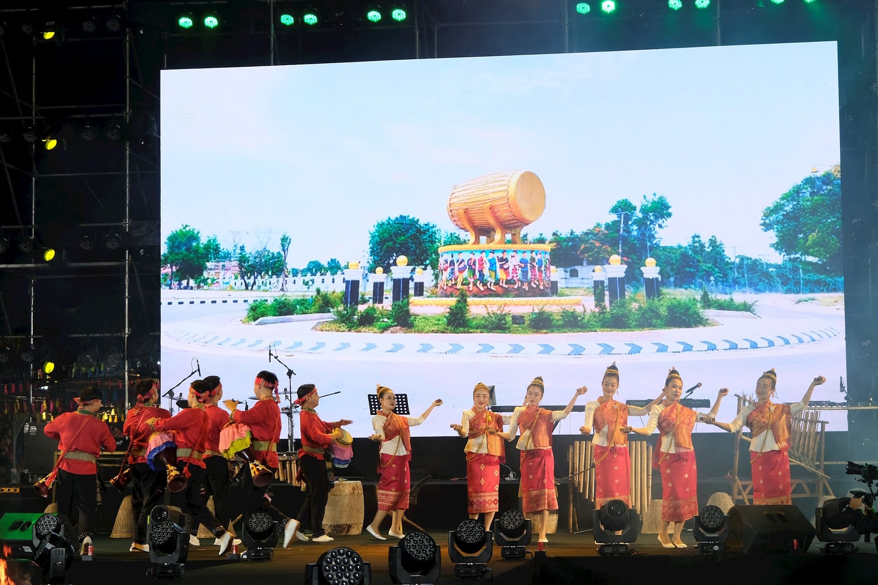 Trình diễn thời trang mở màn Liên hoan Cồng chiêng Đông Nam Á năm 2025