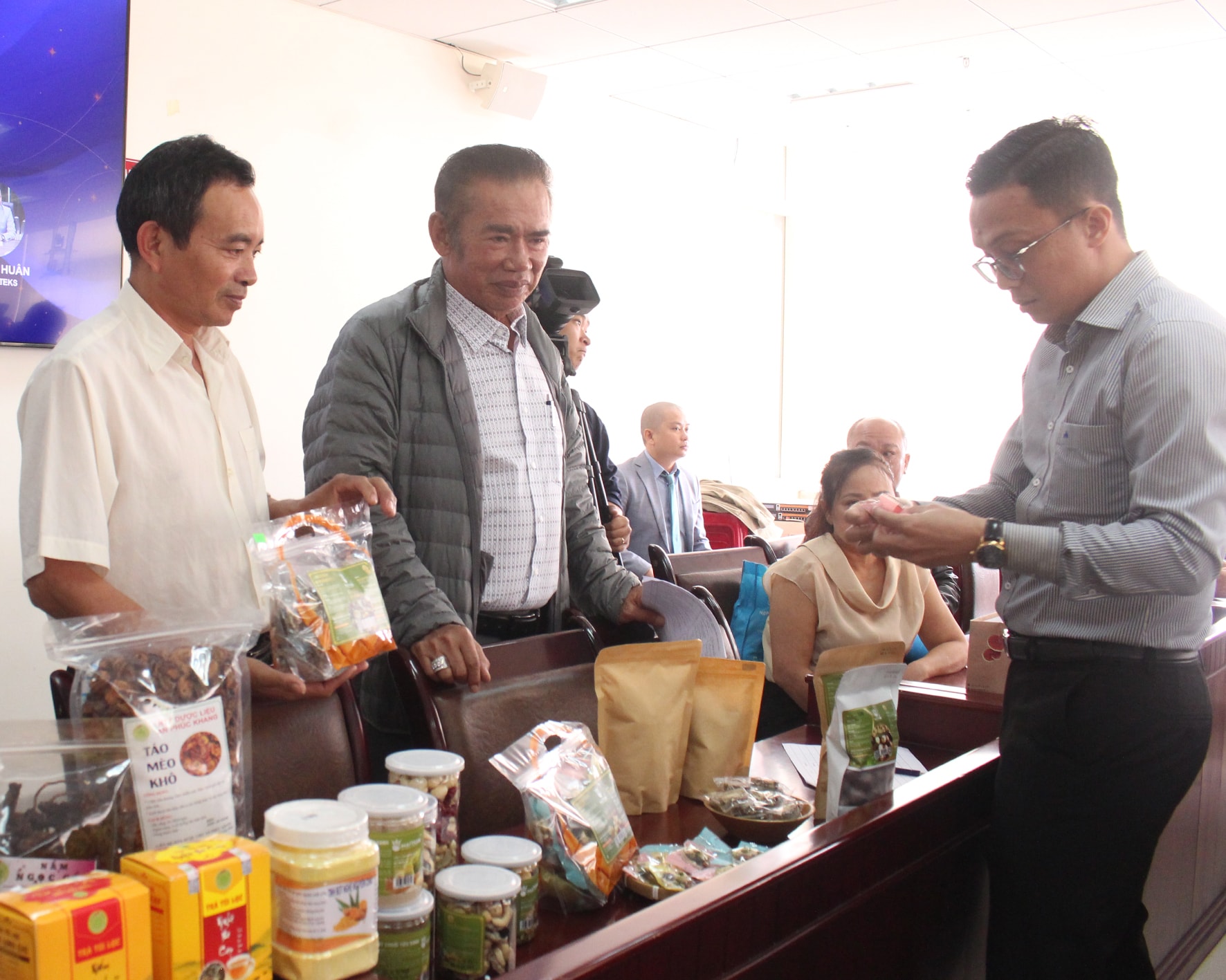 Mở rộng thị trường thông qua hoạt động xúc tiến thương mại