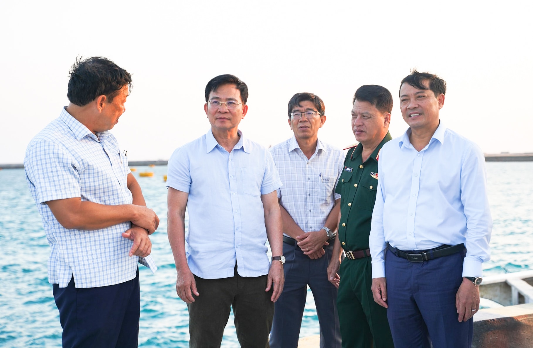 Chủ tịch UBND tỉnh Lâm Đồng Hồ Văn Mười thăm các đơn vị và khảo sát các dự án tại đặc khu Phú Quý