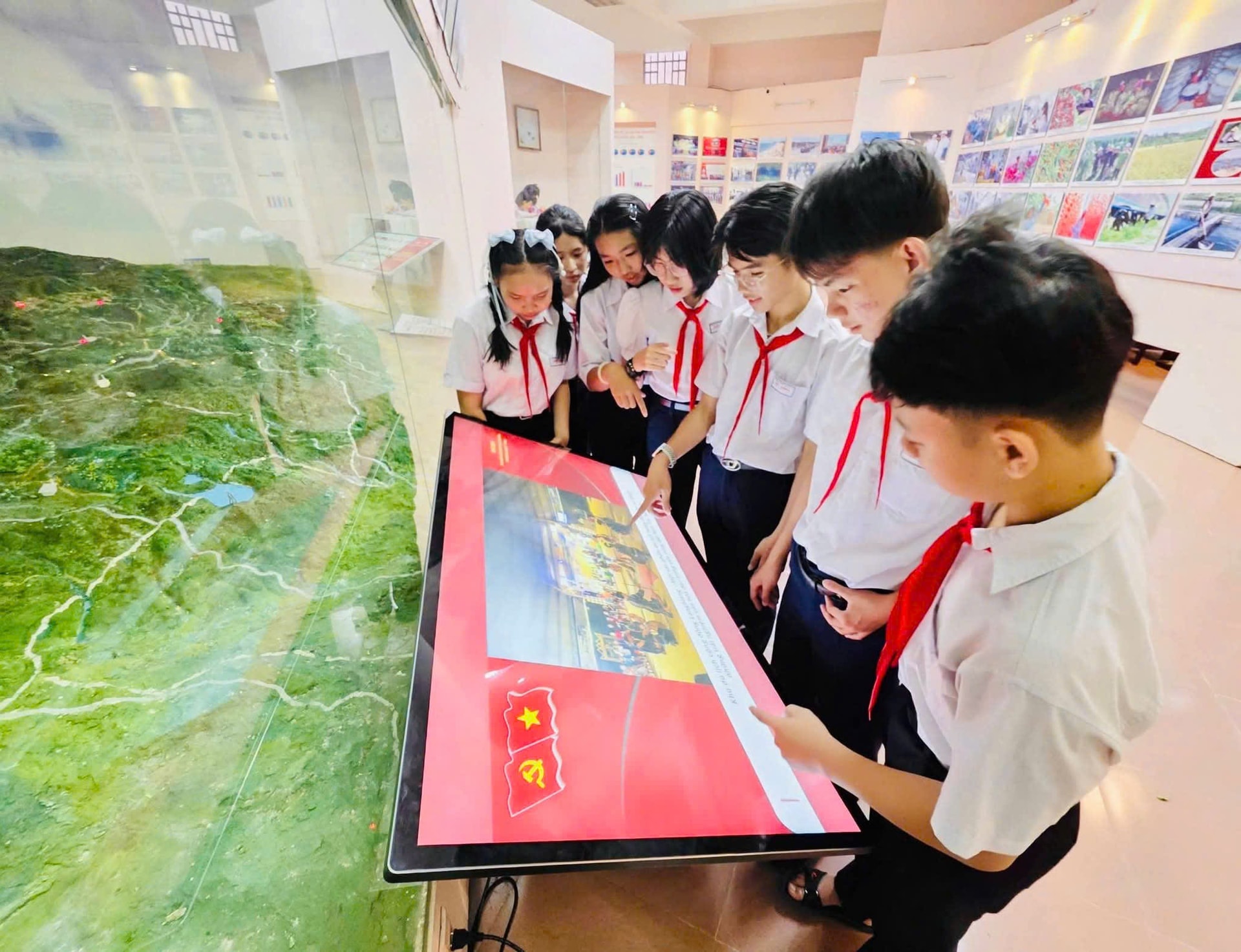 Bảo tàng Lâm Đồng: Ứng dụng màn hình tương tác tăng trải nghiệm tham quan