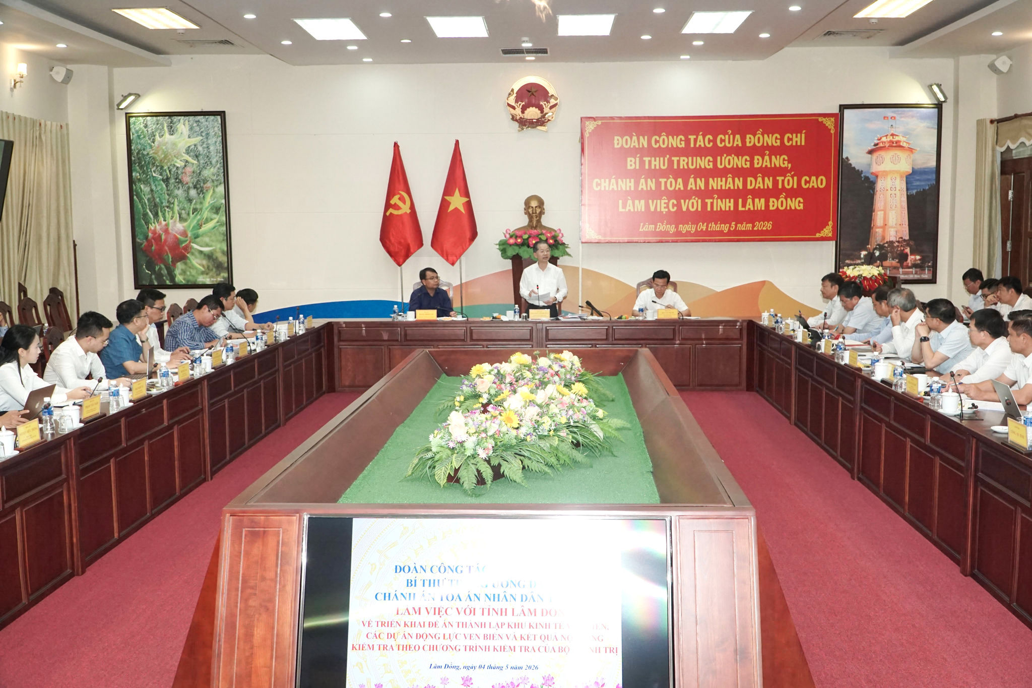 Chánh án TAND Tối cao Nguyễn Văn Quảng làm việc với tỉnh Lâm Đồng