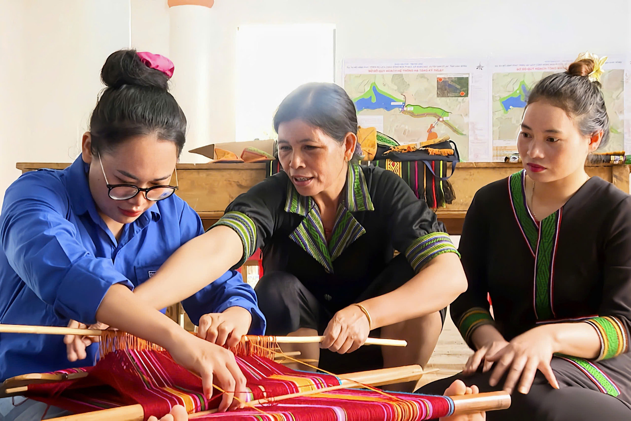 Giữ lửa nghề dệt thổ cẩm giữa đại ngàn Lâm Đồng